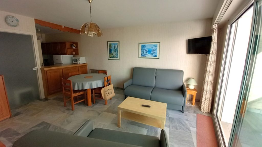 LOCATION VACANCES APPARTEMENT SAINT JEAN DE MONTS VUE LATERALE MER PROXIMITER COMMERCES ET GARAGE PRIVE