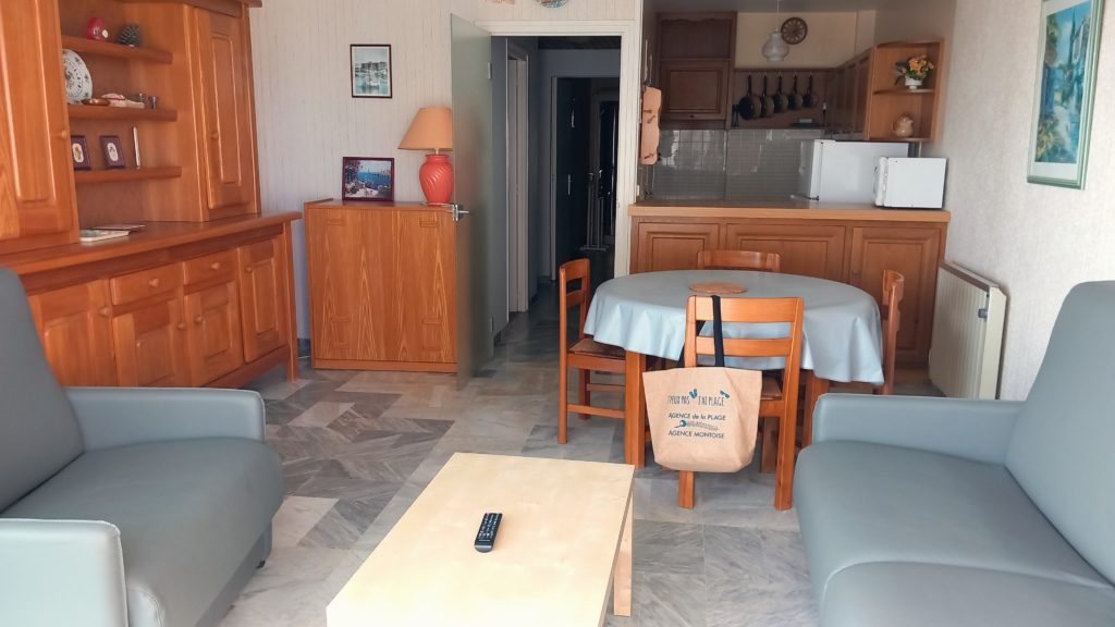 LOCATION VACANCES APPARTEMENT SAINT JEAN DE MONTS VUE LATERALE MER PROXIMITER COMMERCES ET GARAGE PRIVE