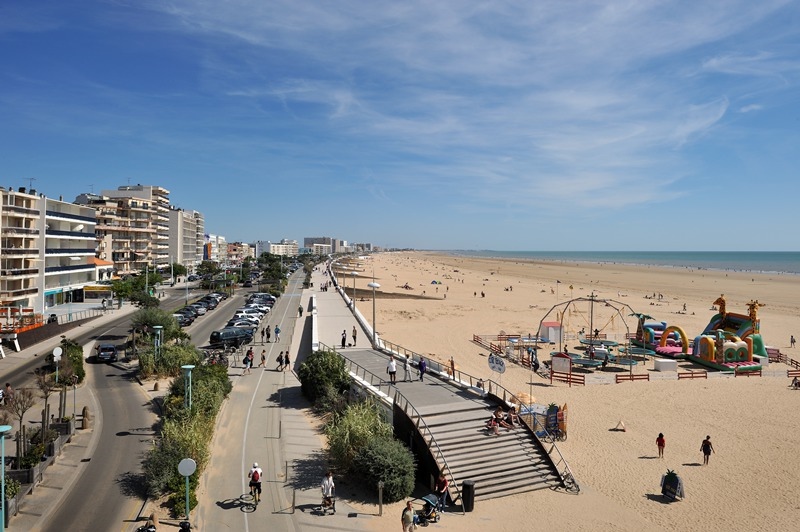 LOCATION VACANCES APPARTEMENT SAINT JEAN DE MONTS VUE LATERALE MER PROXIMITER COMMERCES ET GARAGE PRIVE