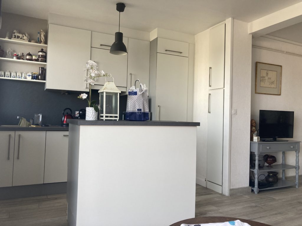 LOCATION VACANCES APPARTEMENT 2 CHAMBRES  AVEC WIFI – BELLE VUE LATERALE MER