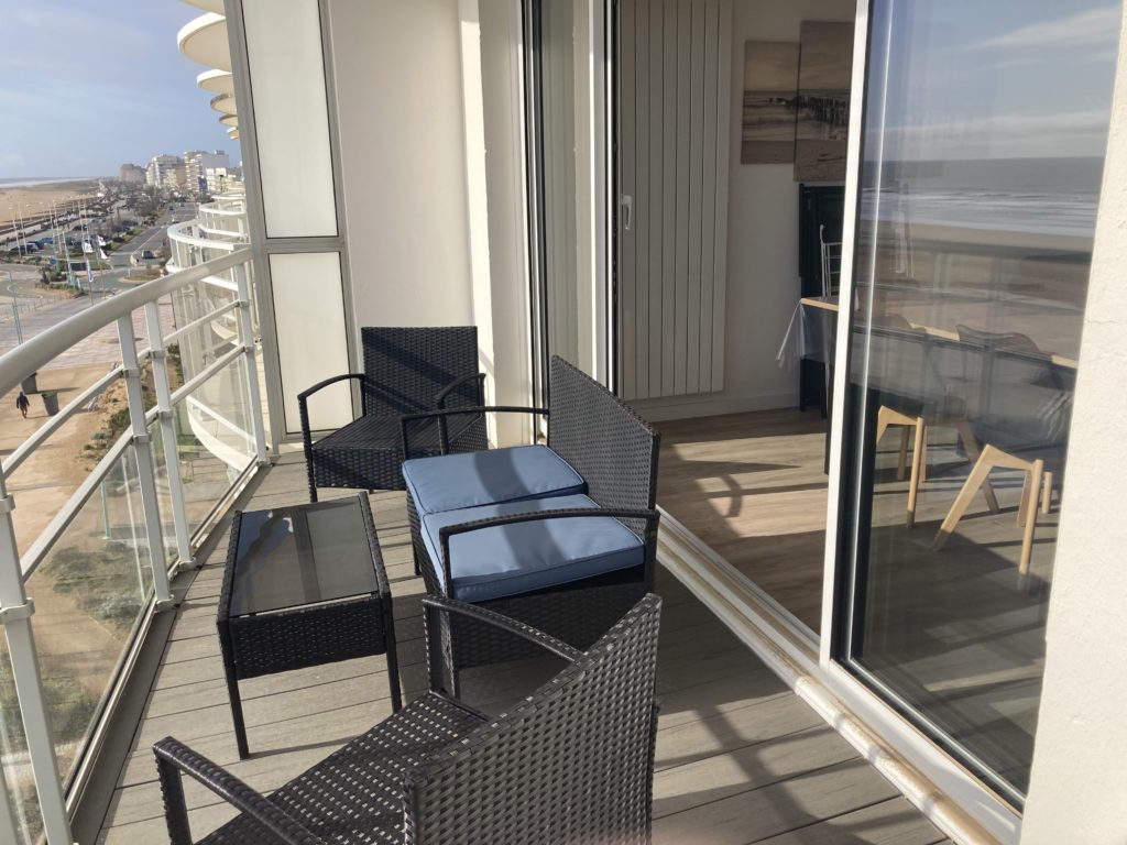 SUPERBE APPARTEMENT 2 CHAMBRES – TRES MODERNE – MAGNIFIQUE VUE MER