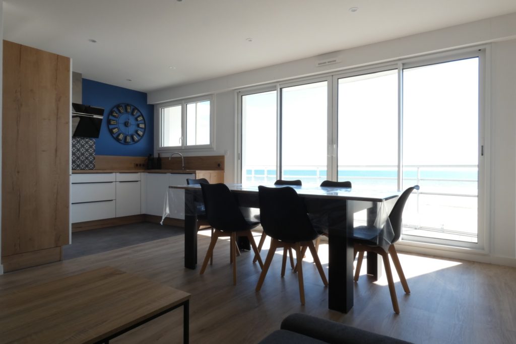 SUPERBE APPARTEMENT 2 CHAMBRES – TRES MODERNE – MAGNIFIQUE VUE MER