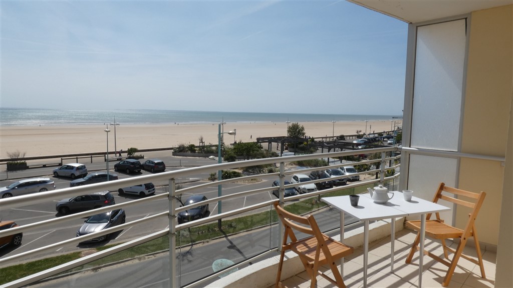 LOCATION VACANCES APPARTEMENT – 3 CHAMBRES – FACE MER – SECTEUR IDEAL POUR DES VACANCES