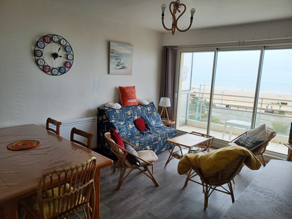 LOCATION VACANCES APPARTEMENT – 3 CHAMBRES – FACE MER – SECTEUR IDEAL POUR DES VACANCES