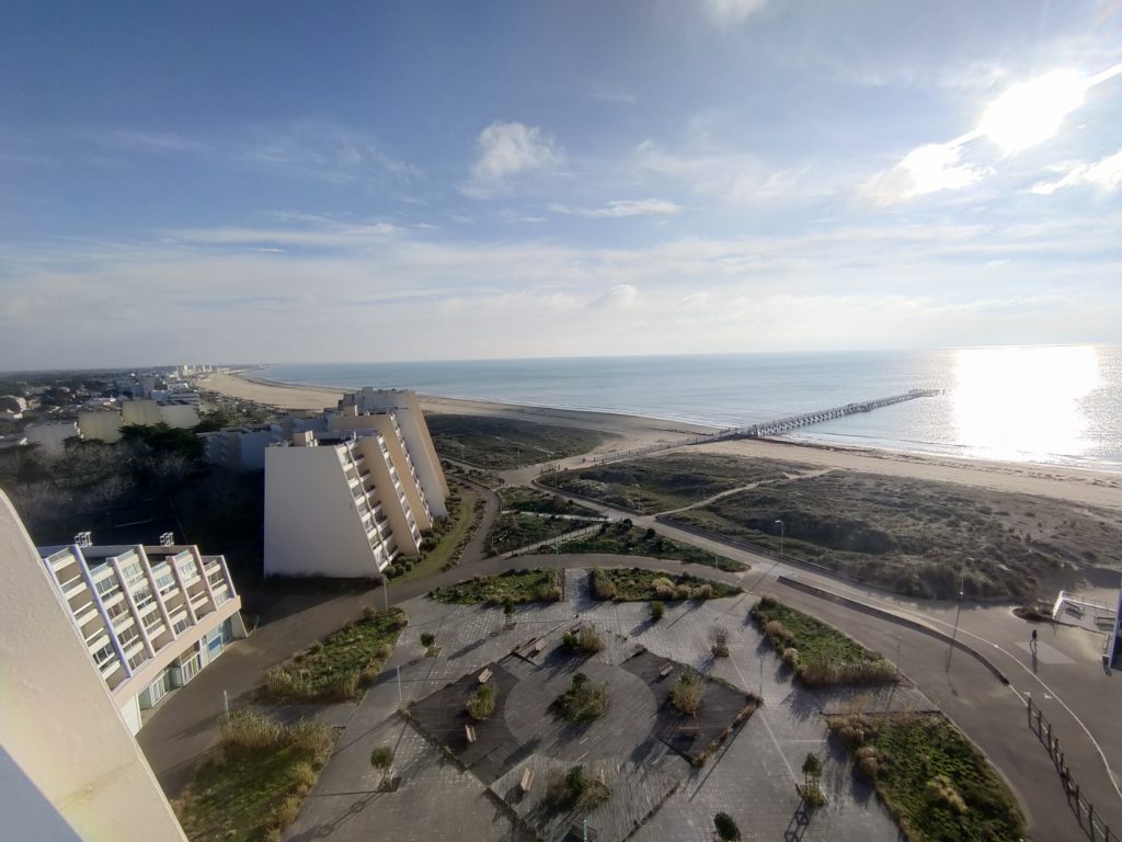 Appartement avec vue exceptionnelle sur la grande plage de St Jean de Monts, appartement très bien équipé