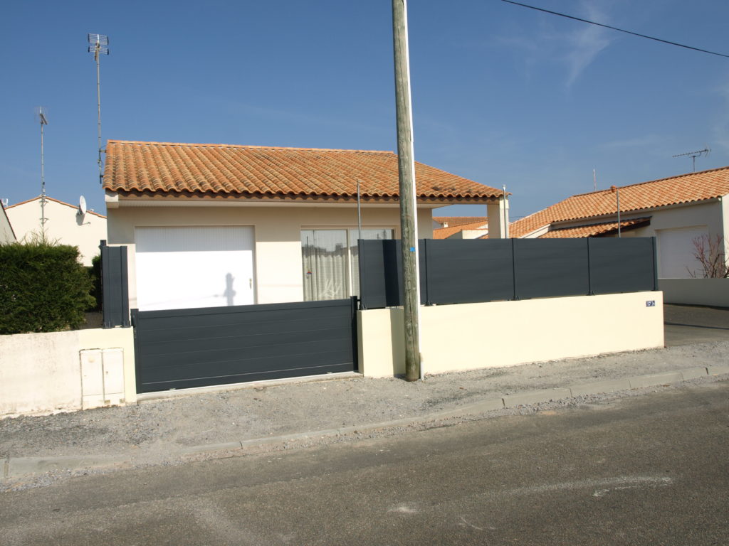 LOCATION VACANCES MAISON SPACIEUSE ET AU CALME 300M DE LA PLAGE DE DEMOISELLES