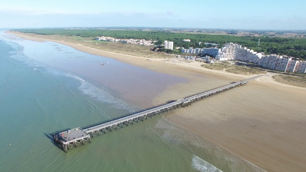 LOCATION VACANCES MAISON SPACIEUSE ET AU CALME 300M DE LA PLAGE DE DEMOISELLES