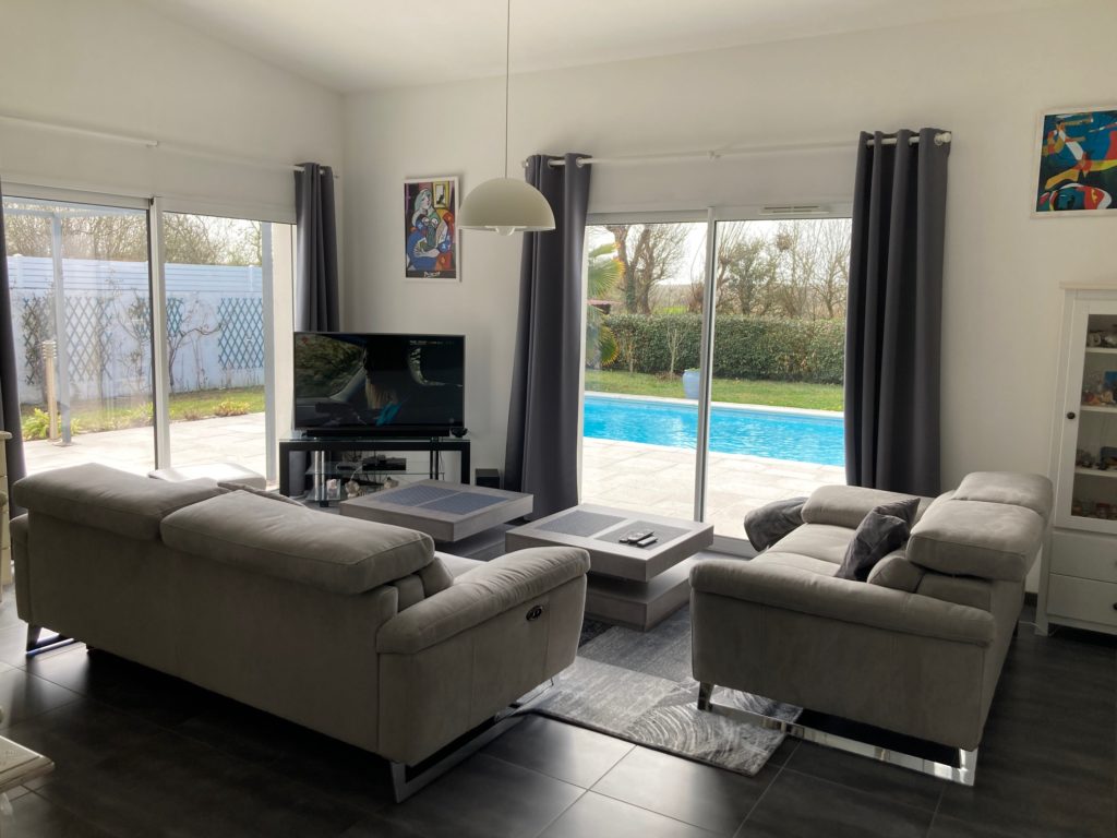 BELLE MAISON AVEC PISCINE ET CUISINE D’ETE – 3 chambres