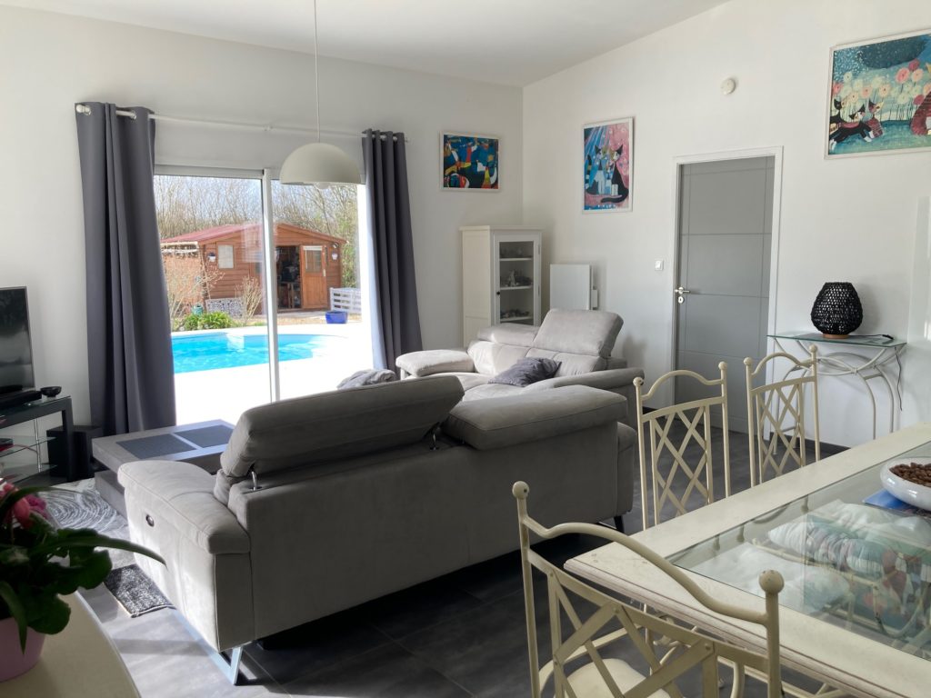 BELLE MAISON AVEC PISCINE ET CUISINE D’ETE – 3 chambres