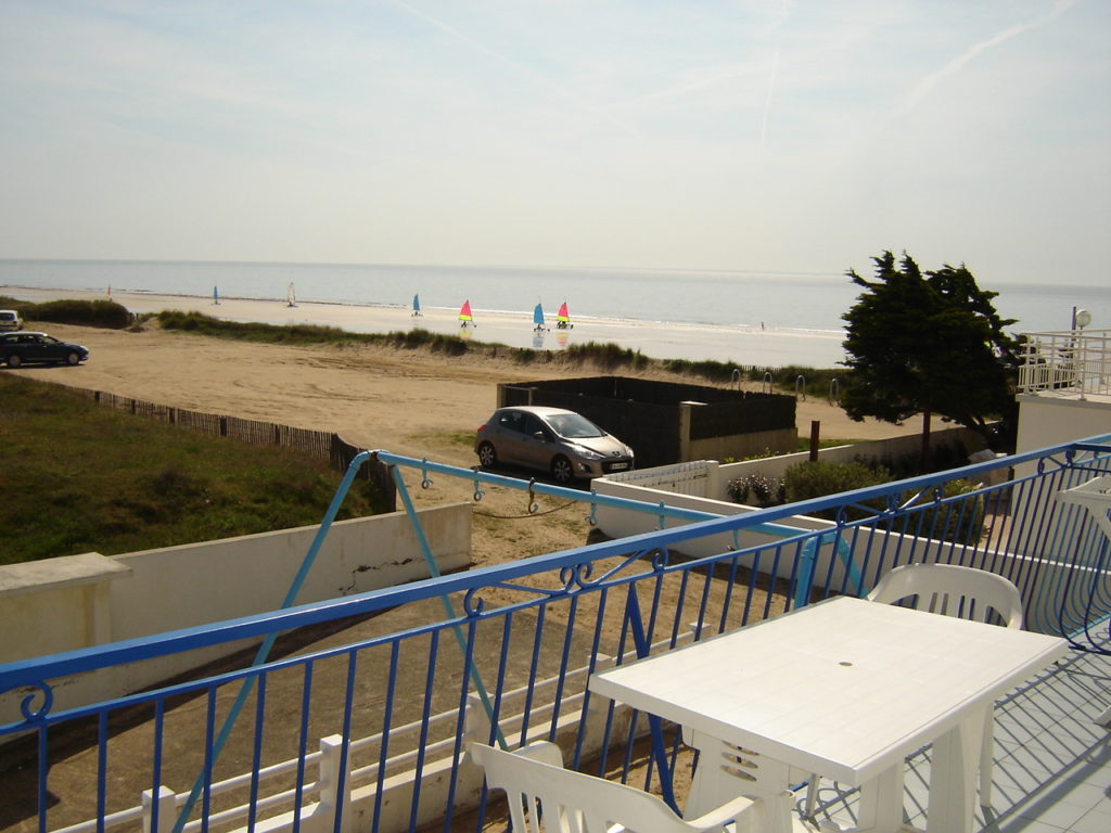 CET APPARTEMENT PROFITE D’UNE BELLE VUE SUR LES DUNES ET LA MER