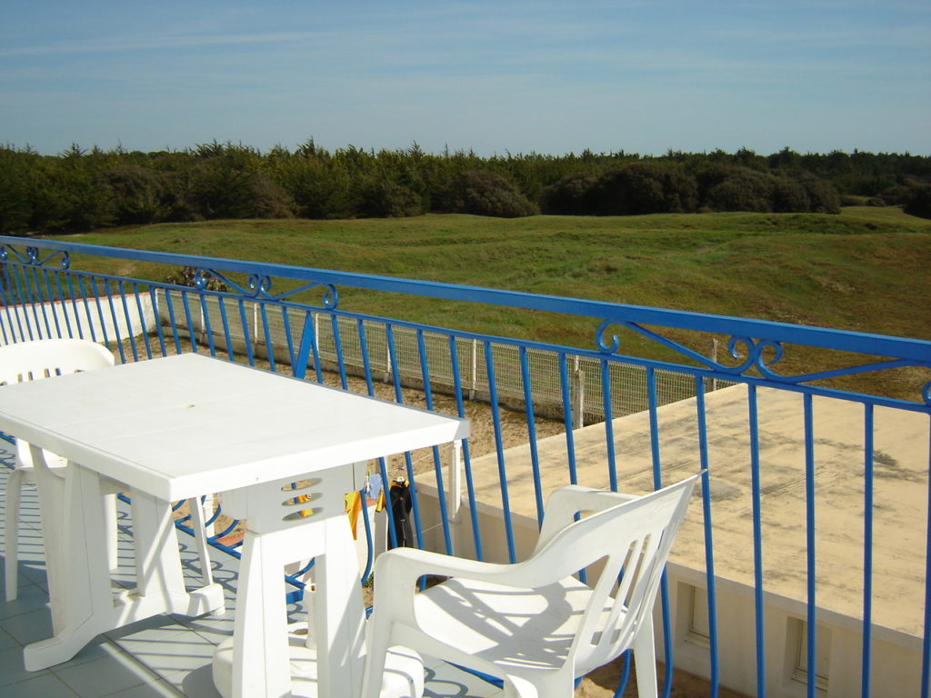 CET APPARTEMENT PROFITE D’UNE BELLE VUE SUR LES DUNES ET LA MER