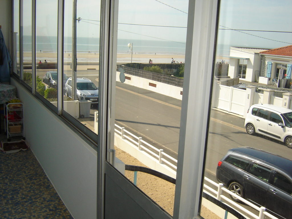 CET APPARTEMENT PROFITE D’UNE BELLE VUE SUR LES DUNES ET LA MER