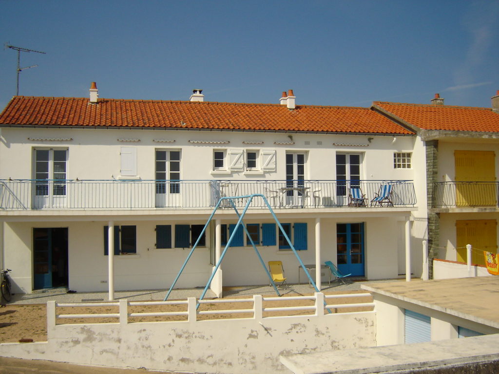 CET APPARTEMENT PROFITE D’UNE BELLE VUE SUR LES DUNES ET LA MER