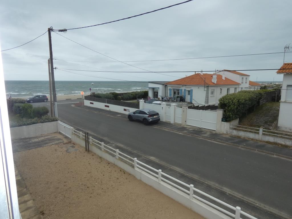 CET APPARTEMENT PROFITE D’UNE BELLE VUE SUR LES DUNES ET LA MER