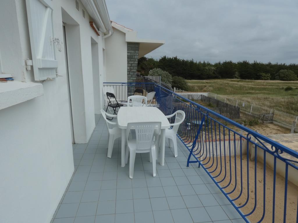 CET APPARTEMENT PROFITE D’UNE BELLE VUE SUR LES DUNES ET LA MER