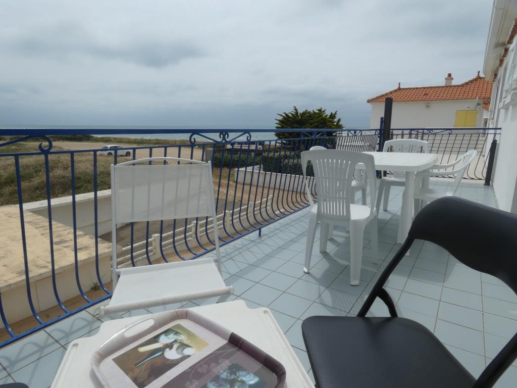 CET APPARTEMENT PROFITE D’UNE BELLE VUE SUR LES DUNES ET LA MER