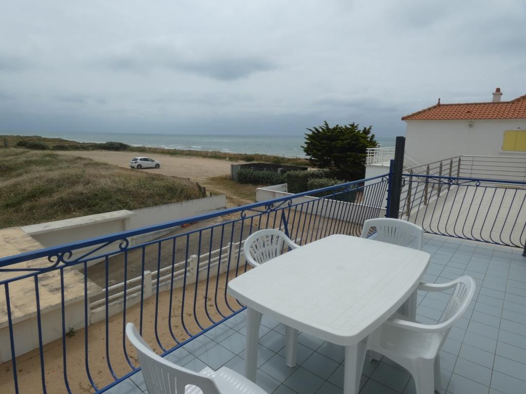 CET APPARTEMENT PROFITE D’UNE BELLE VUE SUR LES DUNES ET LA MER