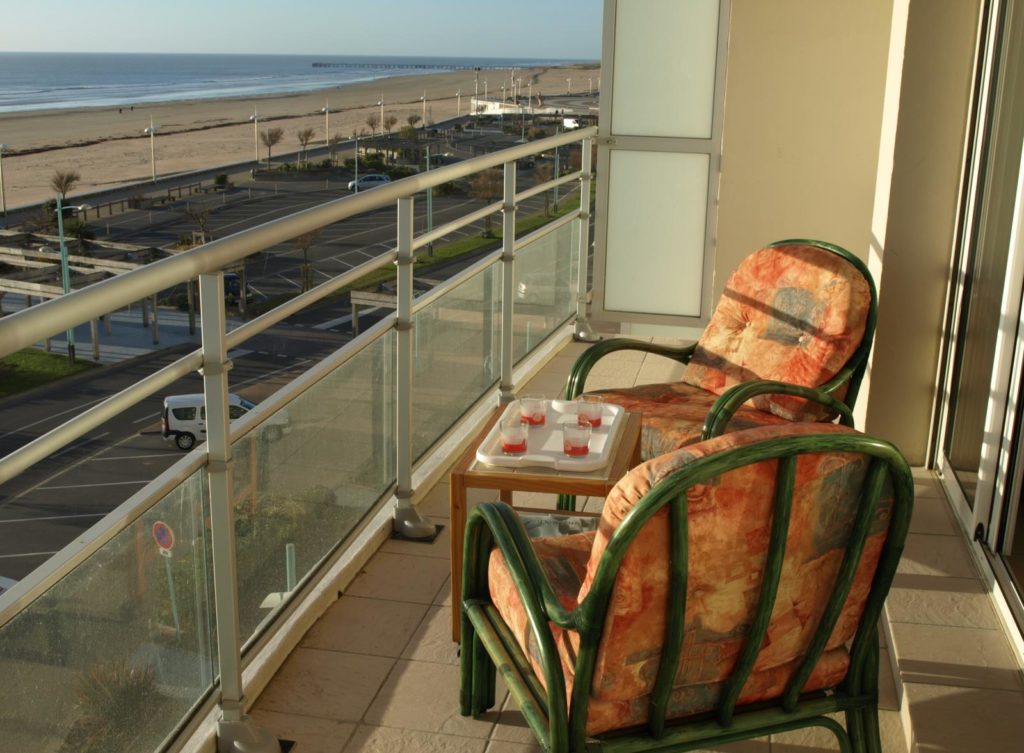 Bel appartement 1 chambre avec un grand balcon et une superbe vue mer