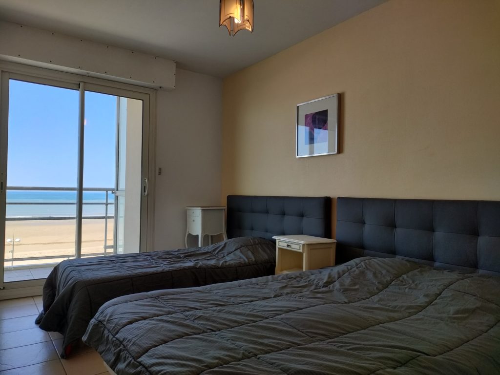 Bel appartement 1 chambre avec un grand balcon et une superbe vue mer