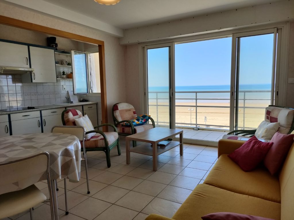 Bel appartement 1 chambre avec un grand balcon et une superbe vue mer