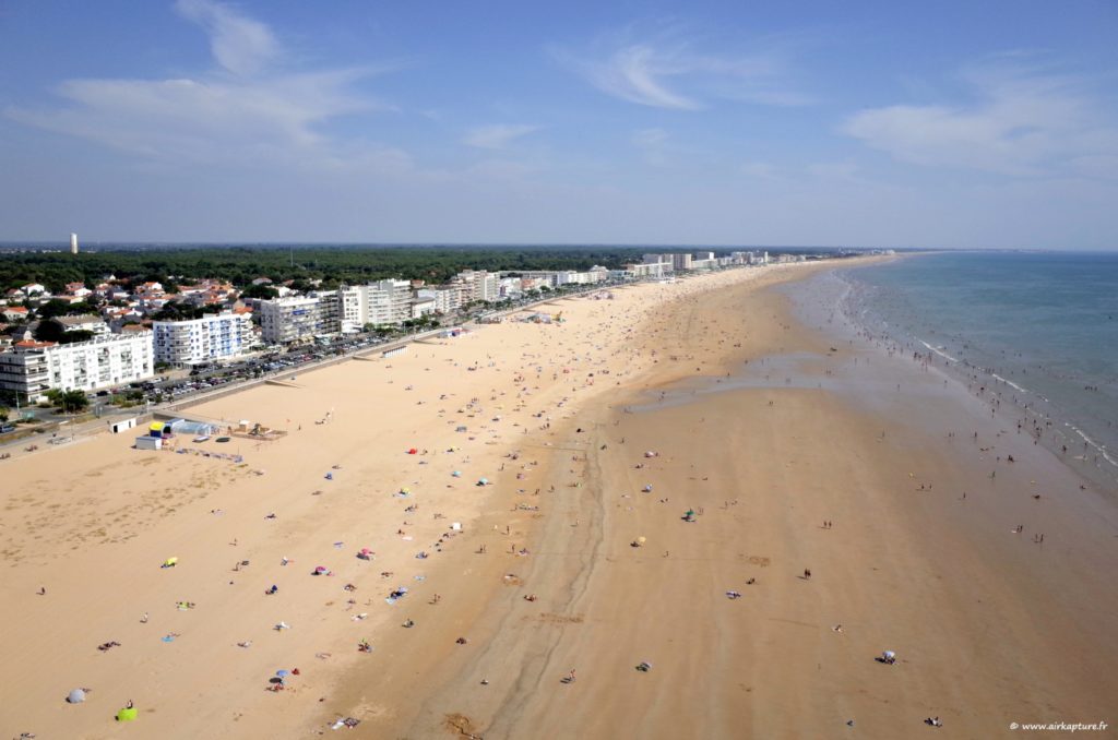 LOCATION VACANCES MAISON LOTISSEMENT CALME COMMERCES ET PLAGE PROCHES