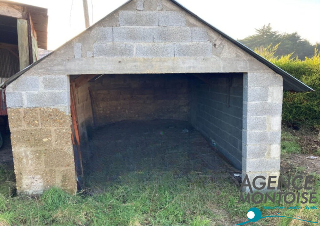 HANGAR Saint Jean De Monts 80 m2 avec dépendances