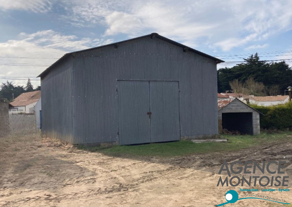 HANGAR Saint Jean De Monts 80 m2 avec dépendances